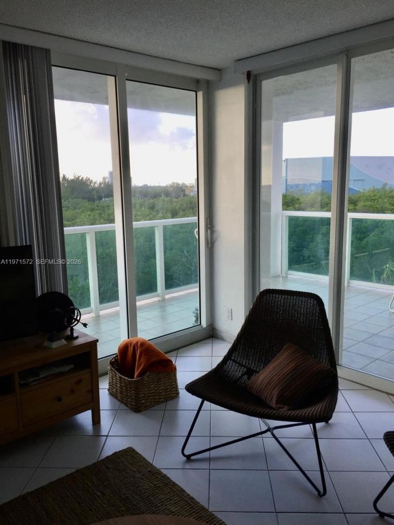 100 Bayview Dr , Unit 516, Sunny Isles Beach, FL 33160 Photo