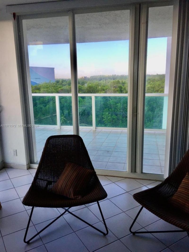 100 Bayview Dr , Unit 516, Sunny Isles Beach, FL 33160 Photo