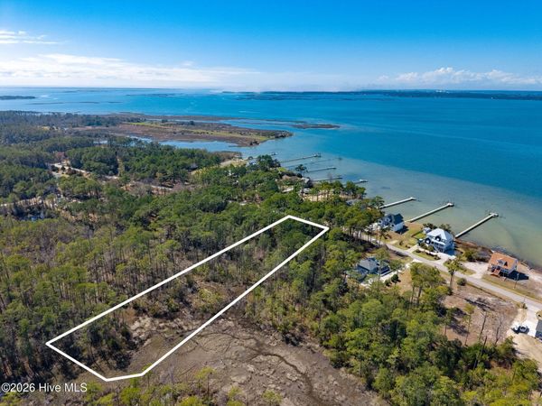 975 Crow Hill Road, Beaufort, NC 28516