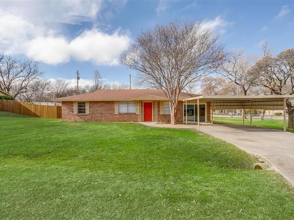 325 Walnut Avenue, Azle, TX 76020