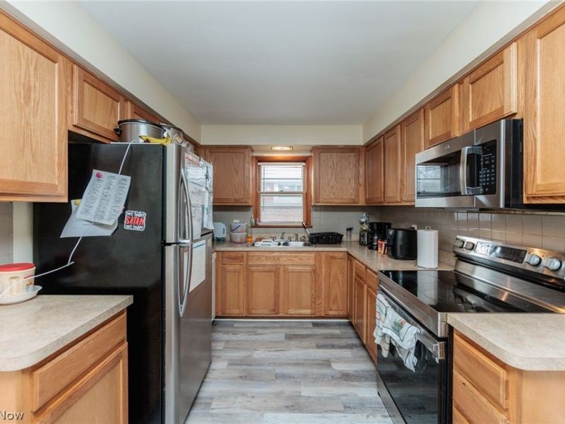 325 E 244th Street, Euclid, OH 44123 Photo 11