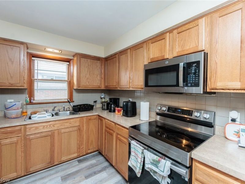 325 E 244th Street, Euclid, OH 44123 Photo 12