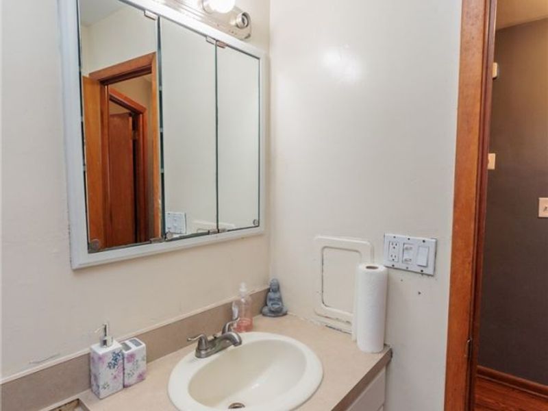 325 E 244th Street, Euclid, OH 44123 Photo 18