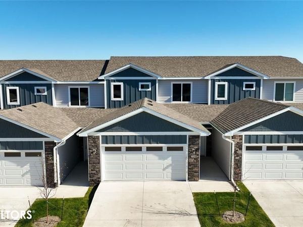 209 NW Waverly Drive, Waukee, IA 50263