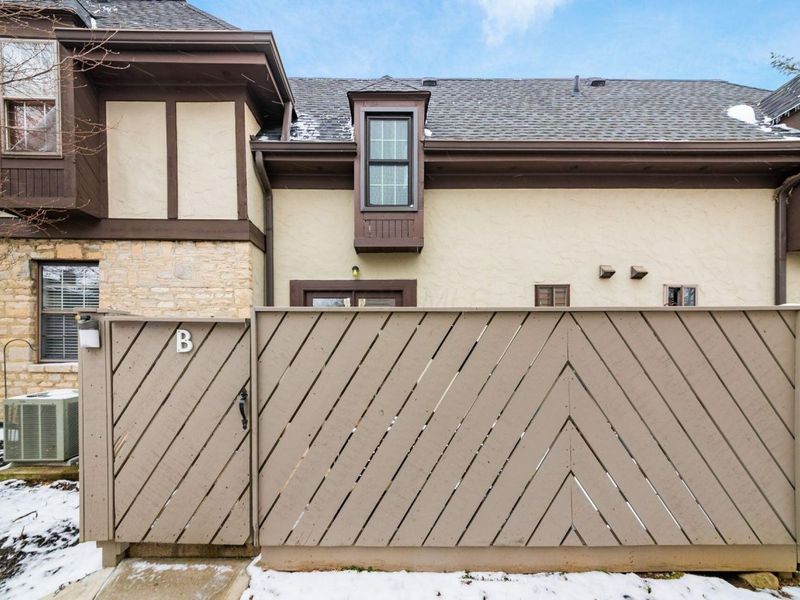 4753 Olentangy River Road, Unit B, Columbus, OH 43214 Photo 2