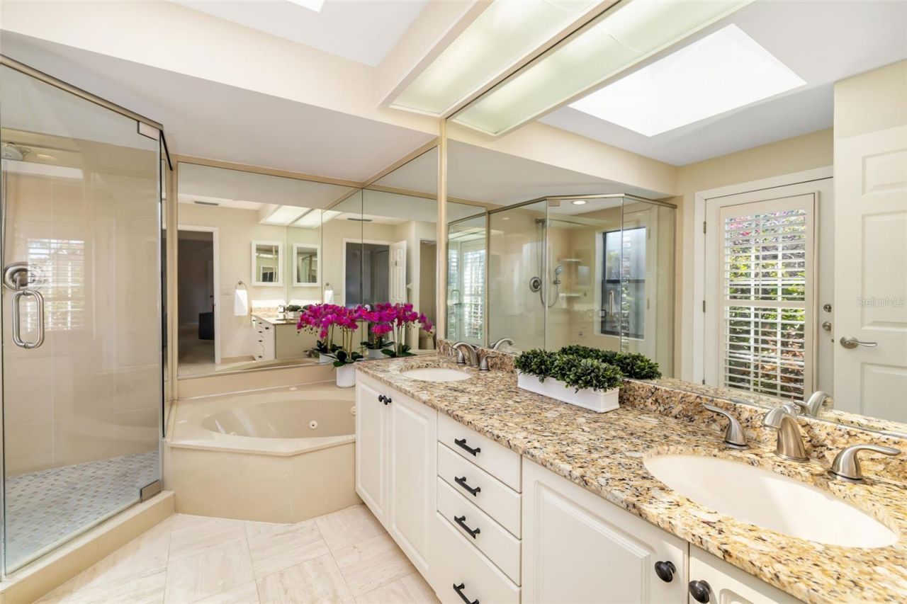 2326 Harbour Oaks Drive, Longboat Key, FL 34228 Photo