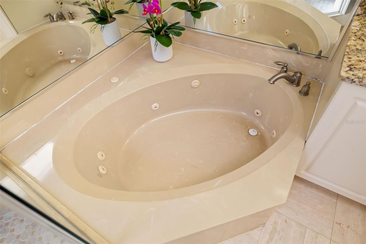 2326 Harbour Oaks Drive, Longboat Key, FL 34228 Photo