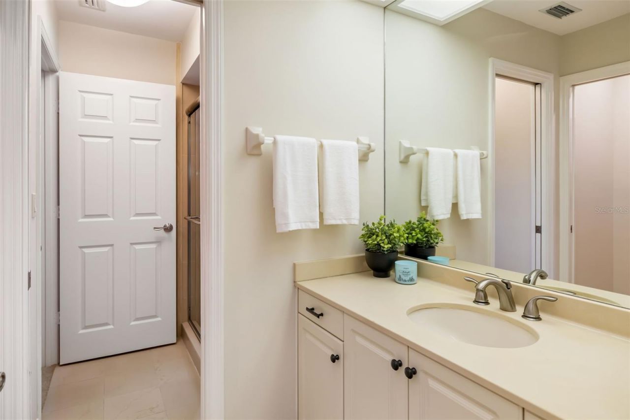 2326 Harbour Oaks Drive, Longboat Key, FL 34228 Photo