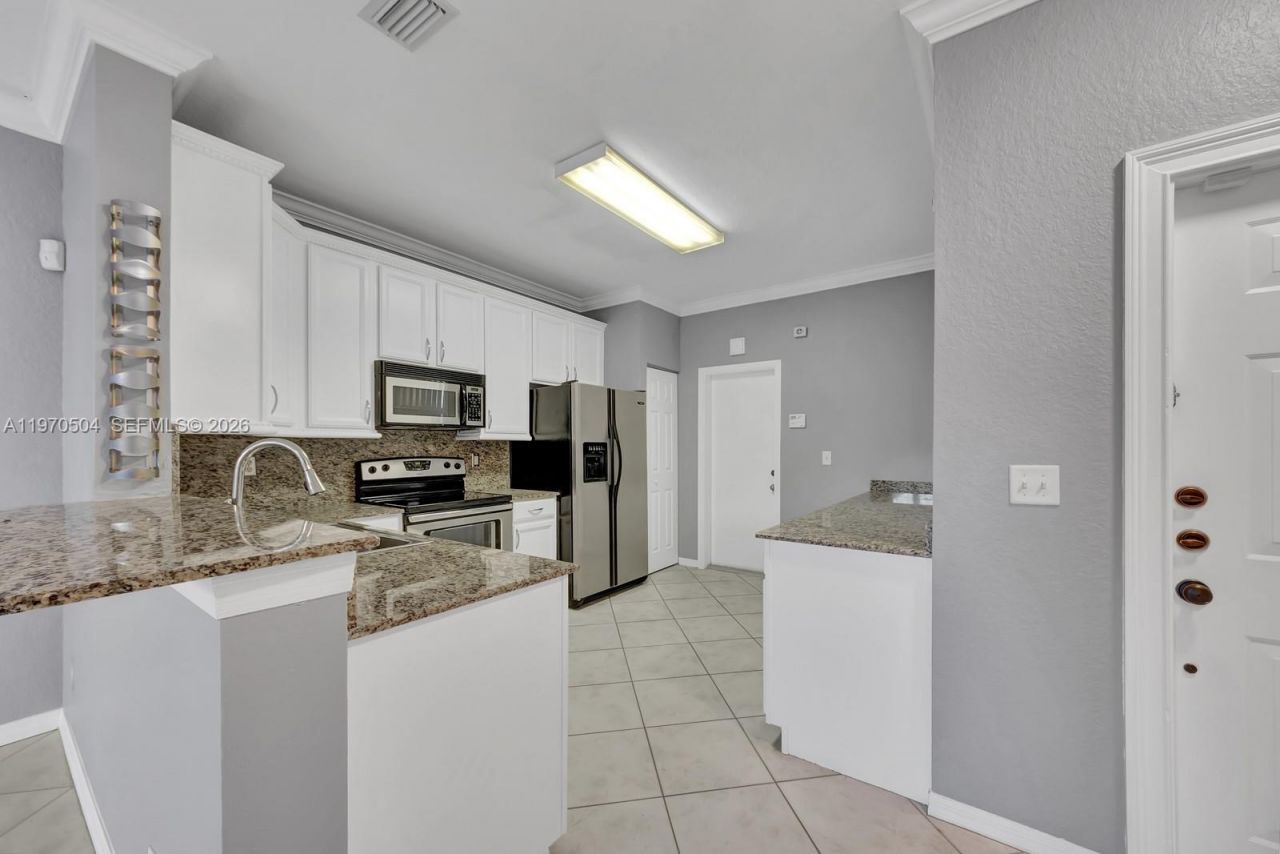 2590 Cordoba Bnd , Unit 2590, Weston, FL 33327 Photo