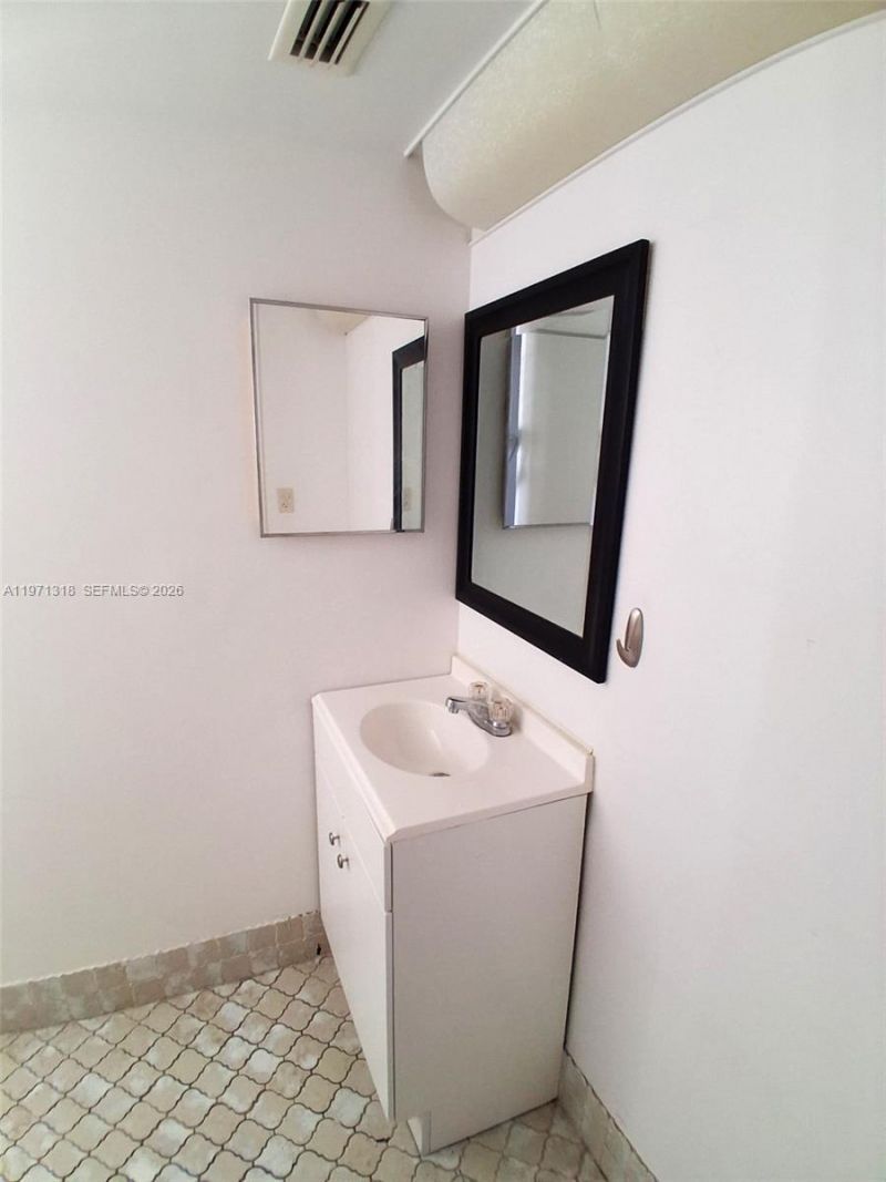 1770 NE 191st St , Unit 813-1, Miami, FL 33179 Photo