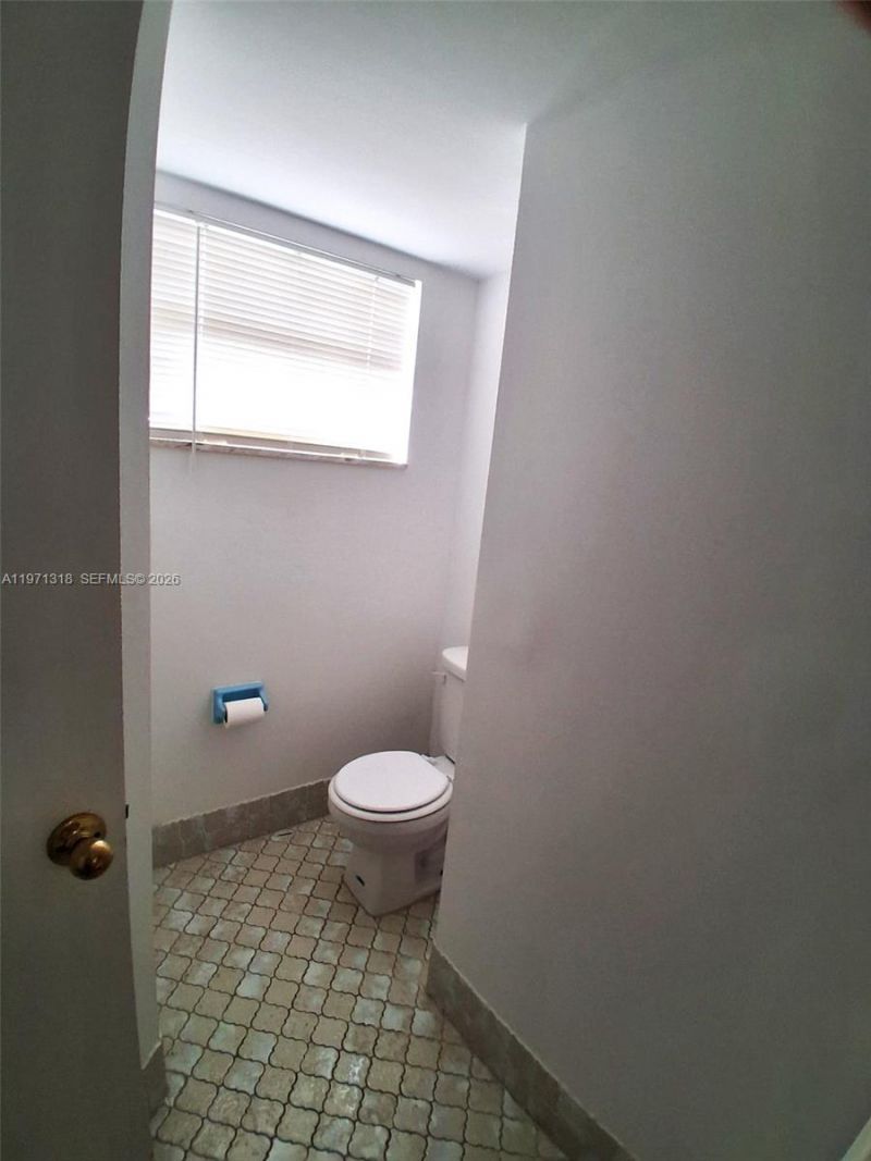 1770 NE 191st St , Unit 813-1, Miami, FL 33179 Photo