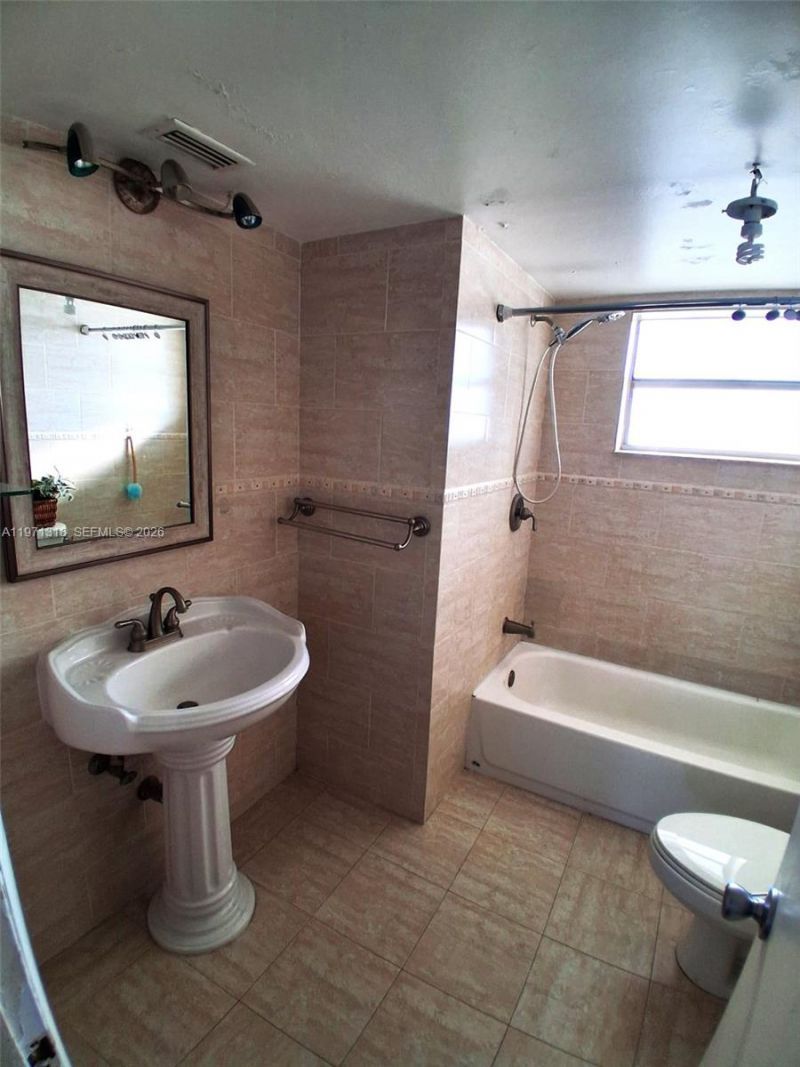 1770 NE 191st St , Unit 813-1, Miami, FL 33179 Photo