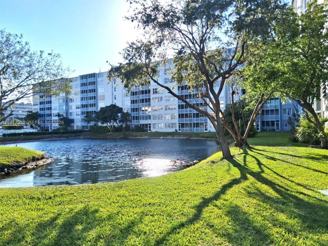 1770 NE 191st St , Unit 813-1, Miami, FL 33179 Photo