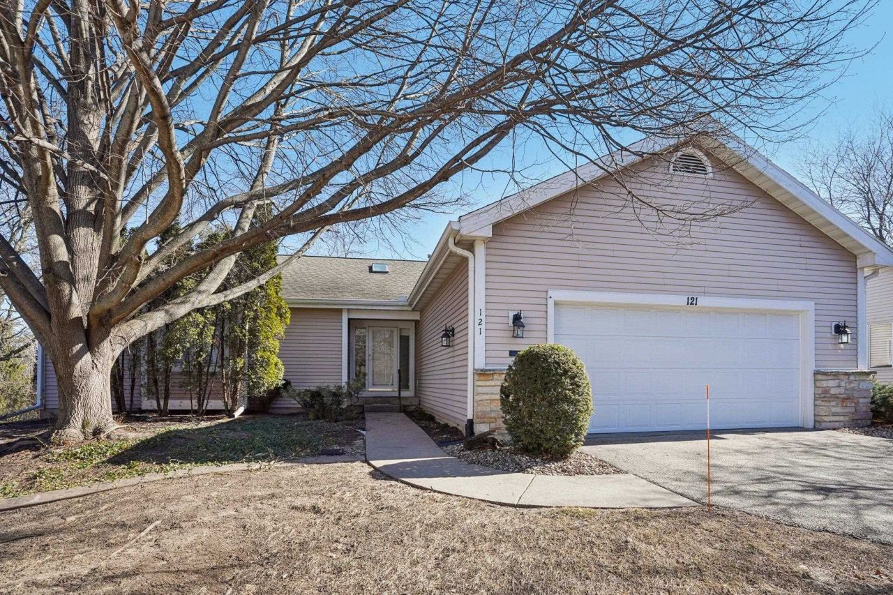 121 N Oak Grove Drive, Unit 17, Madison, WI 53717 Main Photo