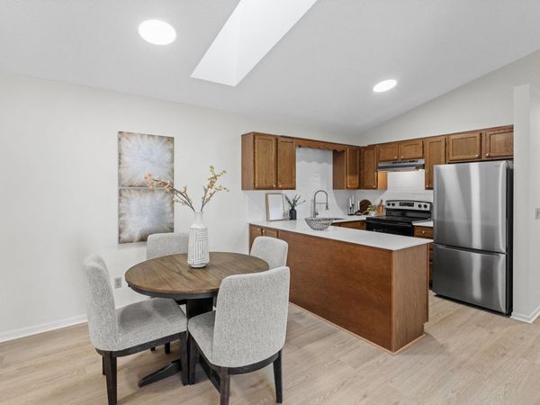 975 Pondview Court, Vadnais Heights, MN 55127