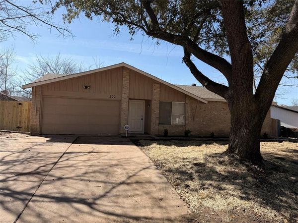 200 Pebblebrook Street , Arlington, TX 76014