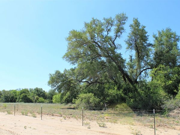 1163 W Fm 476, Somerset, TX 78069