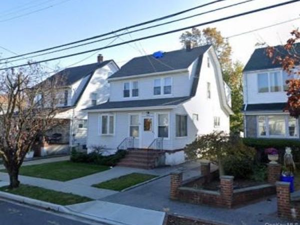 20 W Oxford Street, Valley Stream, NY 11580