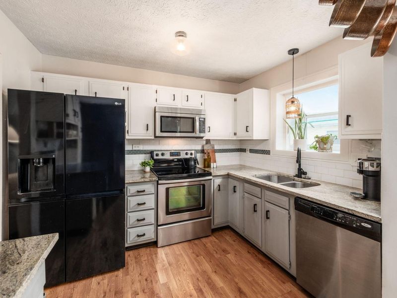 3691 Cannongate Drive, Columbus, OH 43228 Photo 13