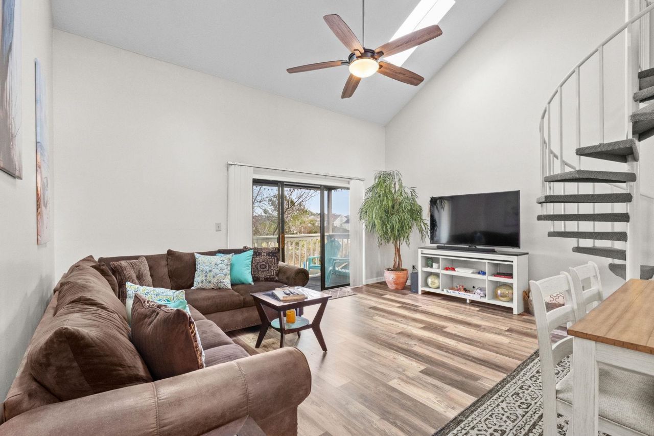 1920 Bent Grass Dr. Photo 8