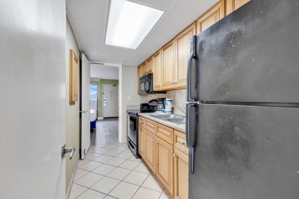 3000 N Ocean Blvd.  Photo 11