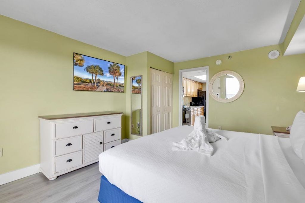 3000 N Ocean Blvd.  Photo 16