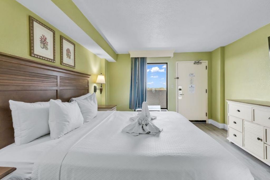 3000 N Ocean Blvd.  Photo 18