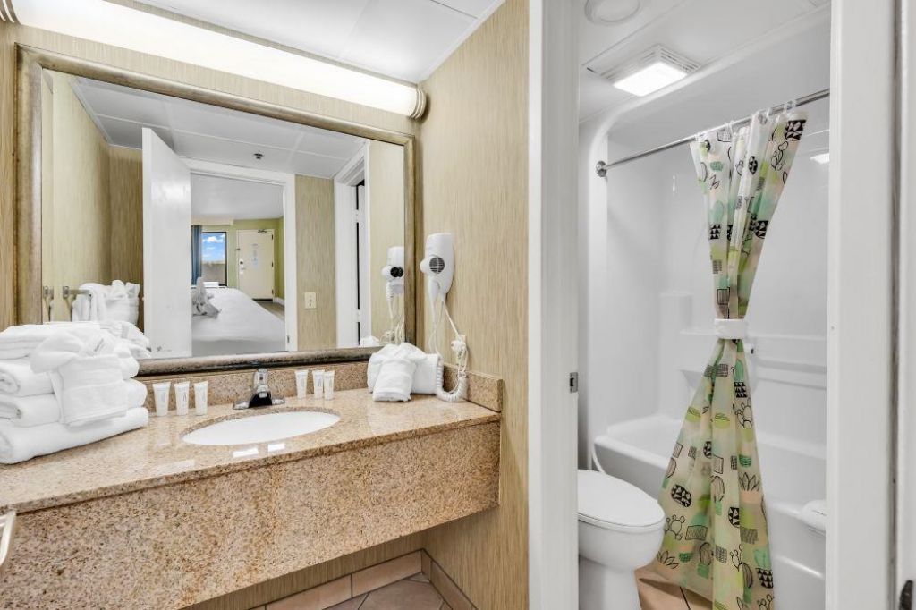 3000 N Ocean Blvd.  Photo 20