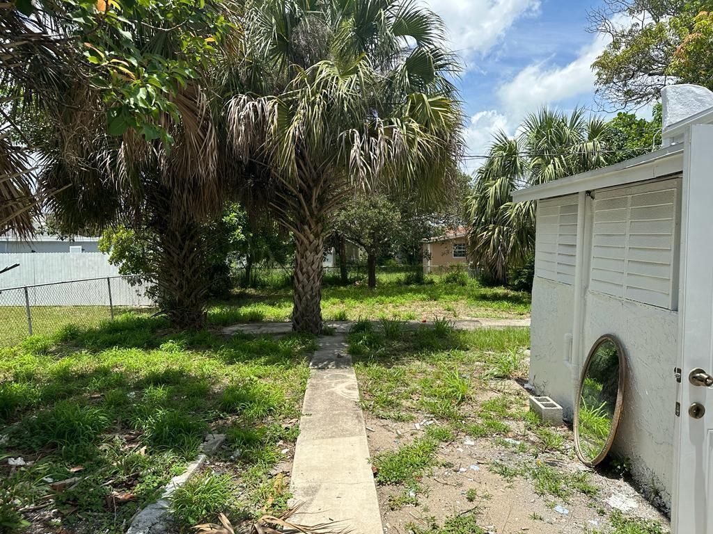 1046 30th Court, West Palm Beach, FL 33407 Photo