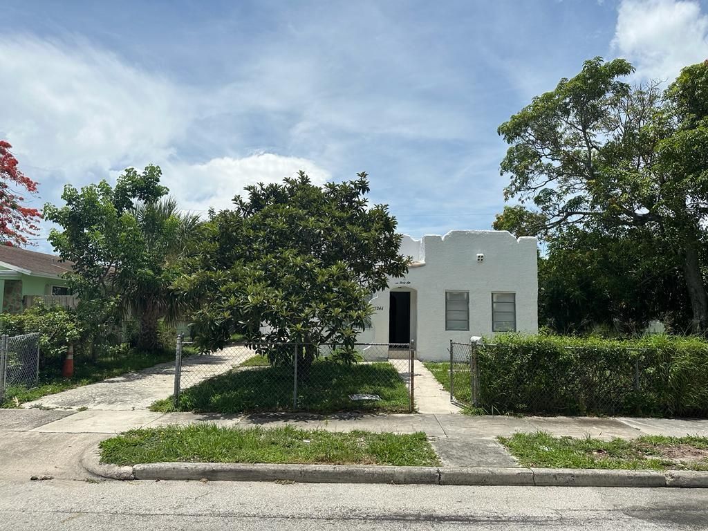 1046 30th Court, West Palm Beach, FL 33407 Photo