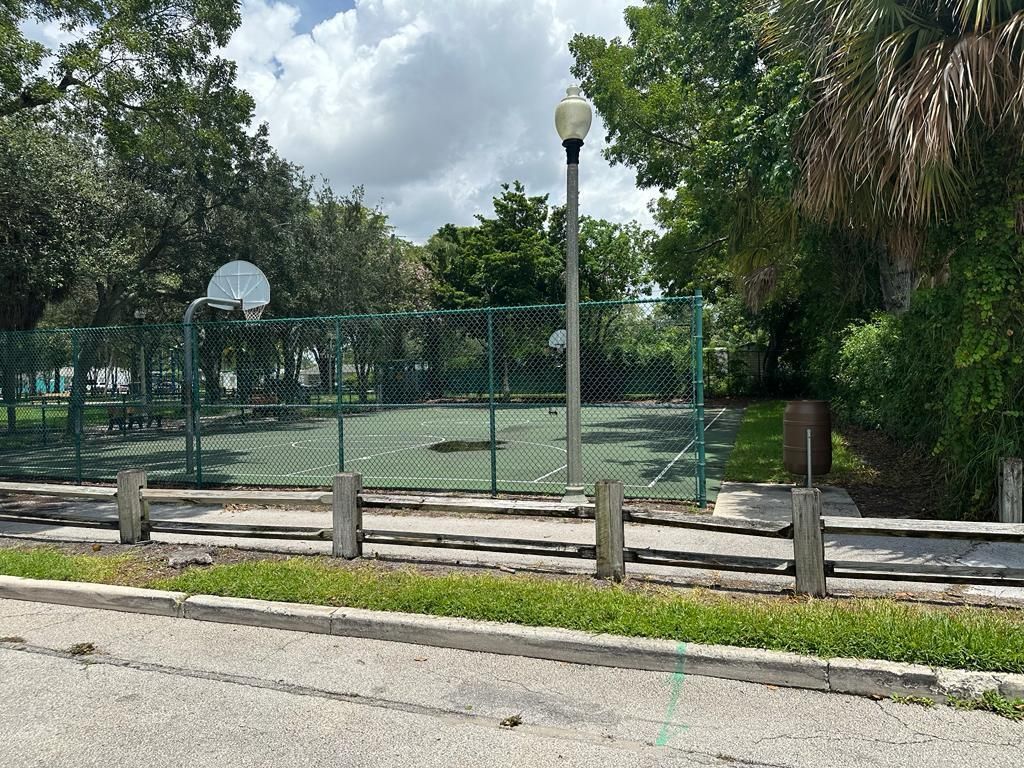 1046 30th Court, West Palm Beach, FL 33407 Photo