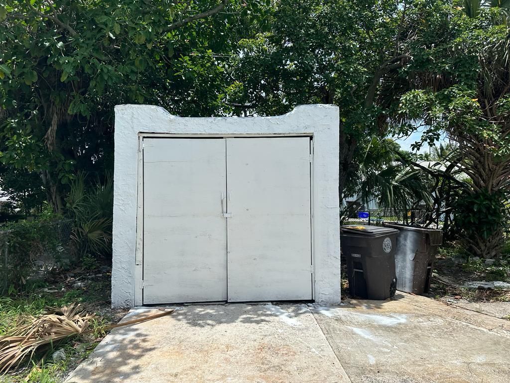 1046 30th Court, West Palm Beach, FL 33407 Photo