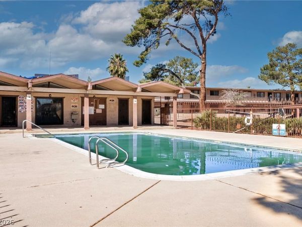 605 S Royal Crest Circle, Unit 9, Las Vegas, NV 89169