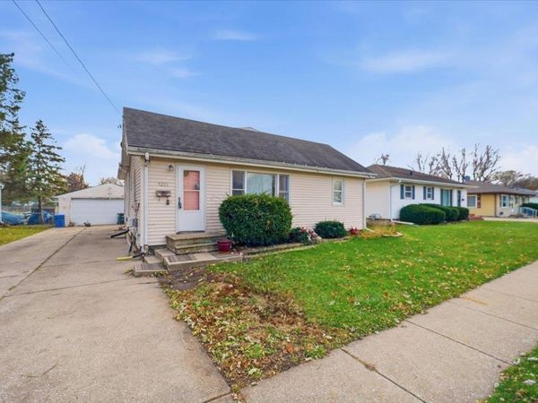 1221 Downing Avenue, Waterloo, IA 50701