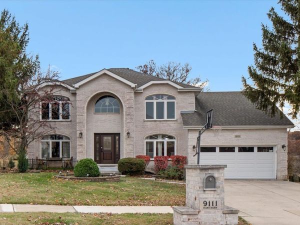 9111 Hawthorn Drive, Hickory Hills, IL 60457