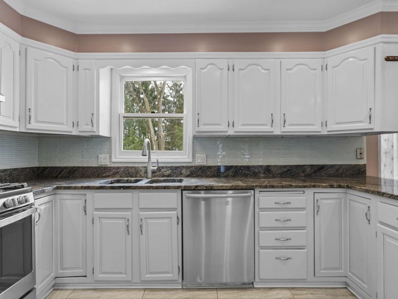 818 Werner Way, Columbus, OH 43085 Photo 12