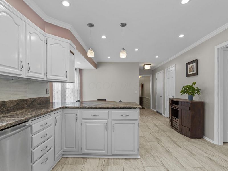 818 Werner Way, Columbus, OH 43085 Photo 14