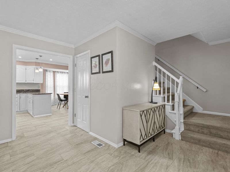 818 Werner Way, Columbus, OH 43085 Photo 3