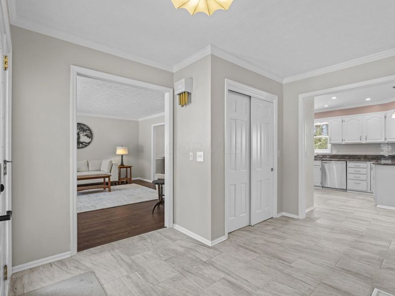 818 Werner Way, Columbus, OH 43085 Photo 4