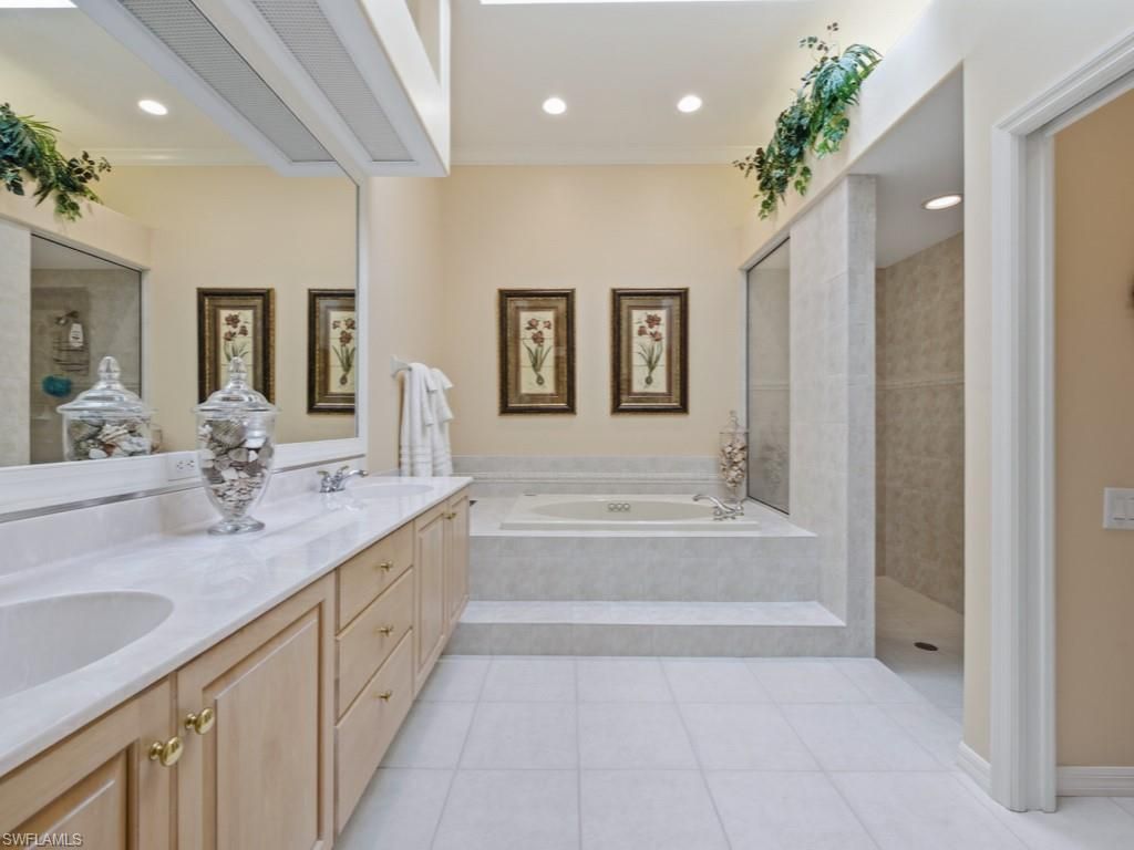 5835 Persimmon Way, Naples, FL 34110 Photo