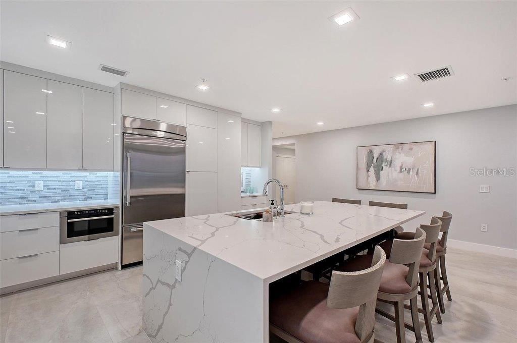 650 Golden Gate Point, Unit 403, Sarasota, FL 34236 Photo