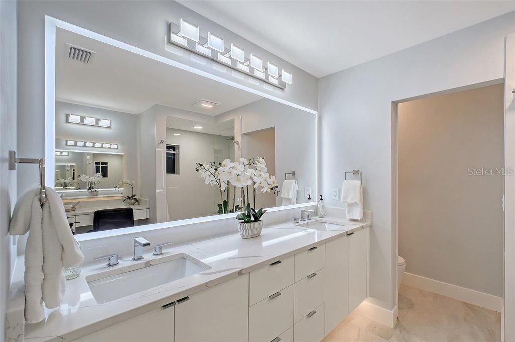 650 Golden Gate Point, Unit 403, Sarasota, FL 34236 Photo