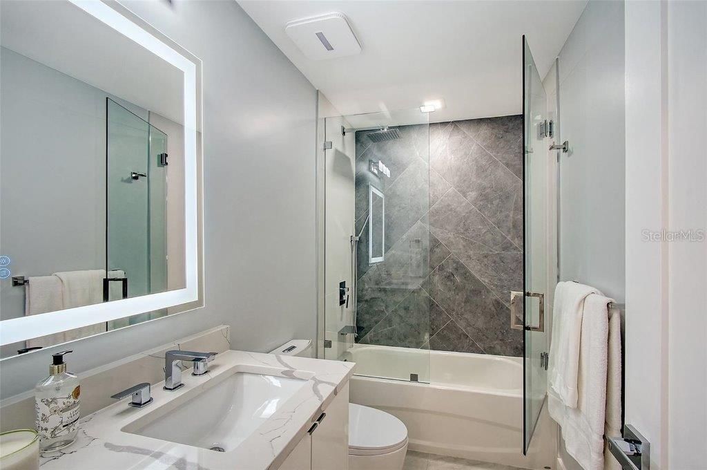 650 Golden Gate Point, Unit 403, Sarasota, FL 34236 Photo