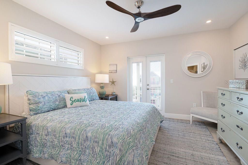 130 50th Street, Holmes Beach, FL 34217 Photo