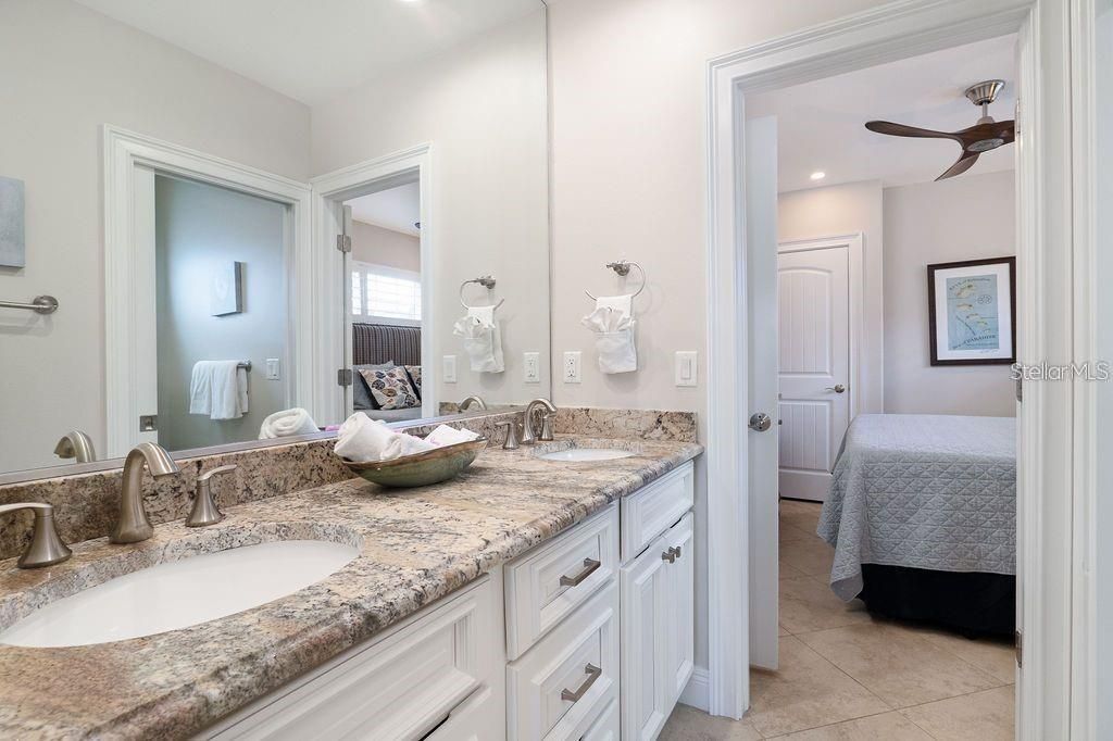 130 50th Street, Holmes Beach, FL 34217 Photo