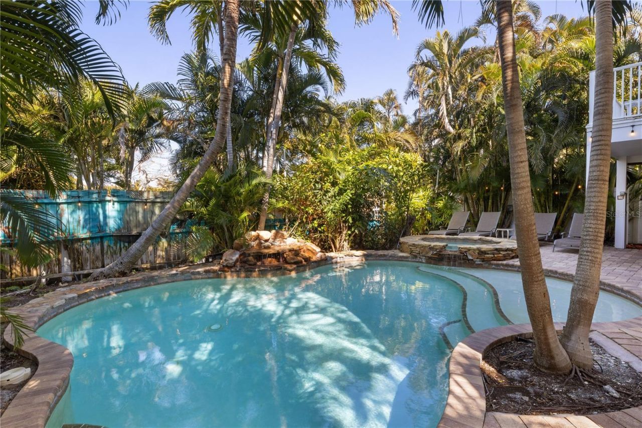 130 50th Street, Holmes Beach, FL 34217 Photo