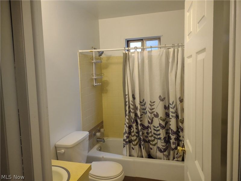 939 Lane Street, Akron, OH 44307 Photo 11