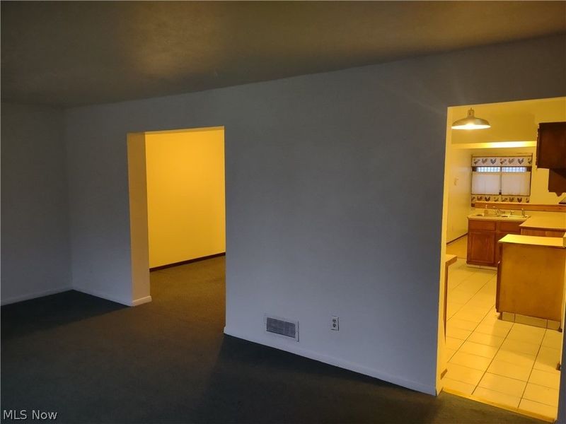 939 Lane Street, Akron, OH 44307 Photo 3