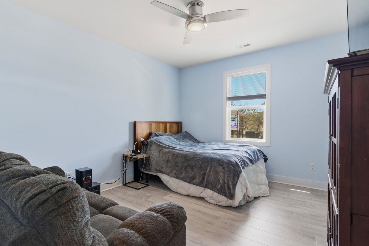 400 Elizabeth Dr.  Photo 22