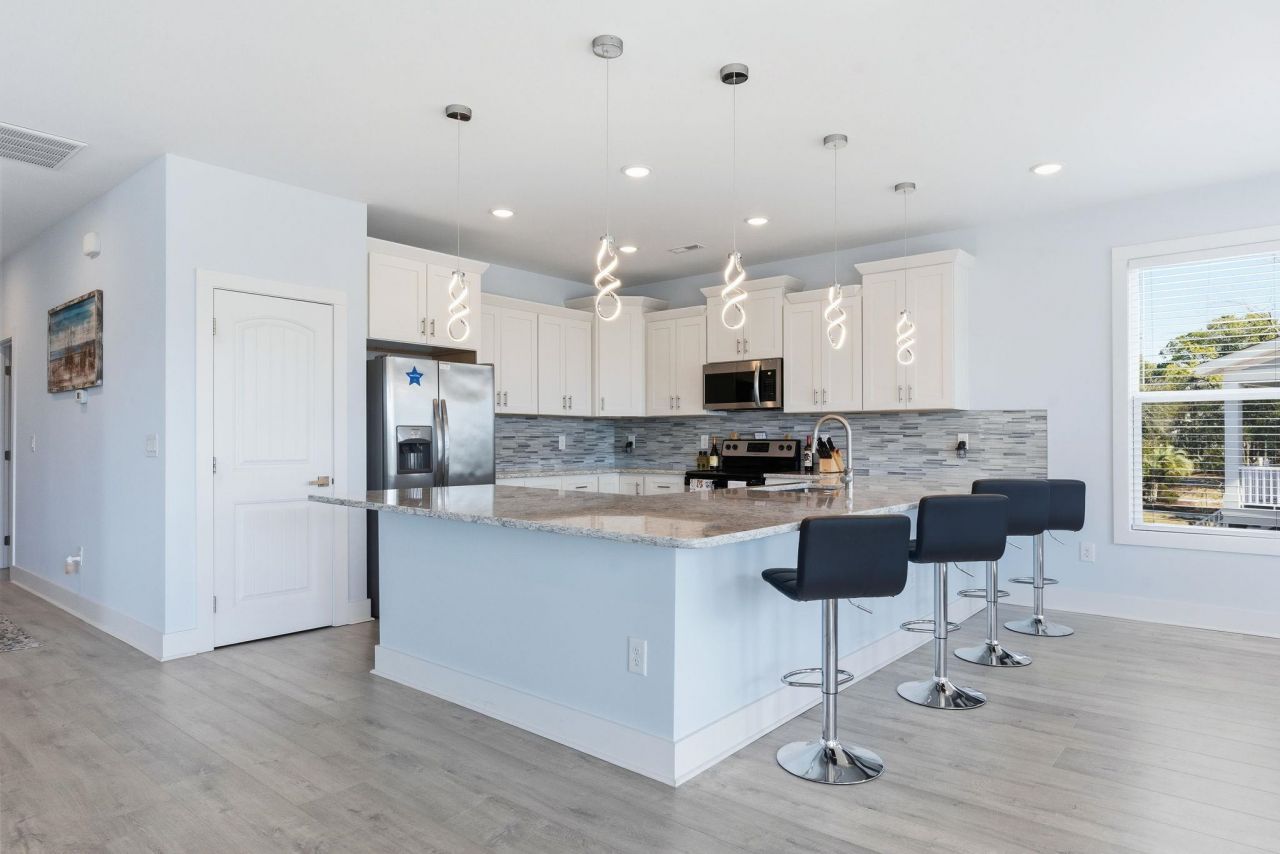 400 Elizabeth Dr.  Photo 6